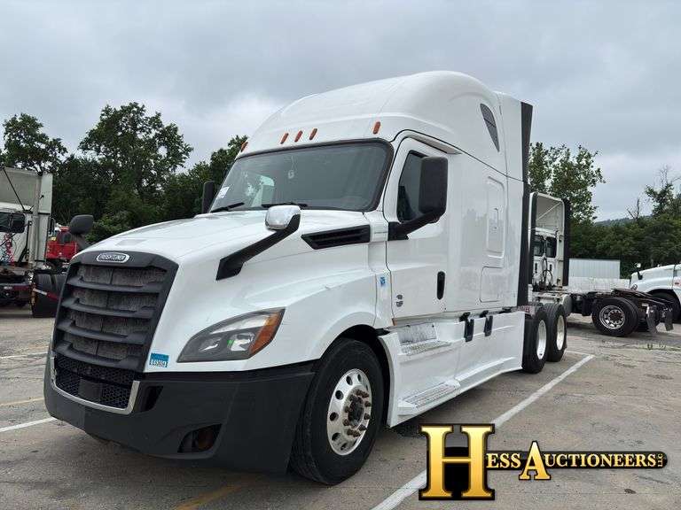 2018  FREIGHTLINER  CASCADIA  T/A SLEEPER