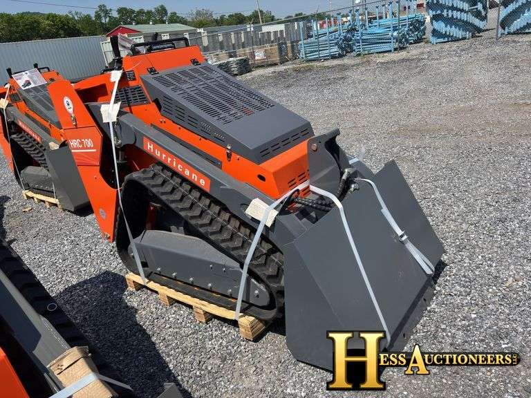 HURRICANE   HRC700  MINI COMPACT TRACK LOADER