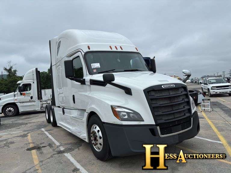 2018  FREIGHTLINER  CASCADIA  T/A SLEEPER