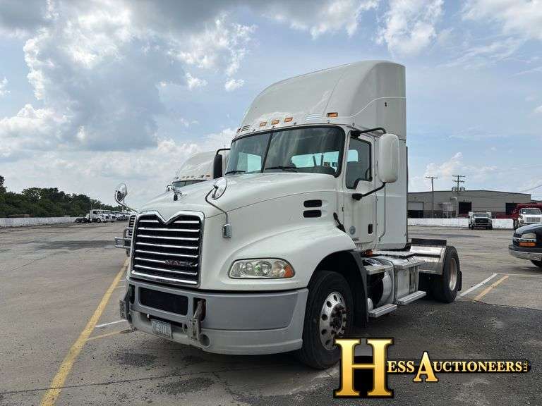 2013  MACK  CXU612  S/A DAYCAB