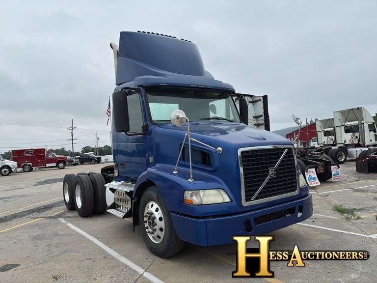 2014  VOLVO  VNL  T/A DAYCAB