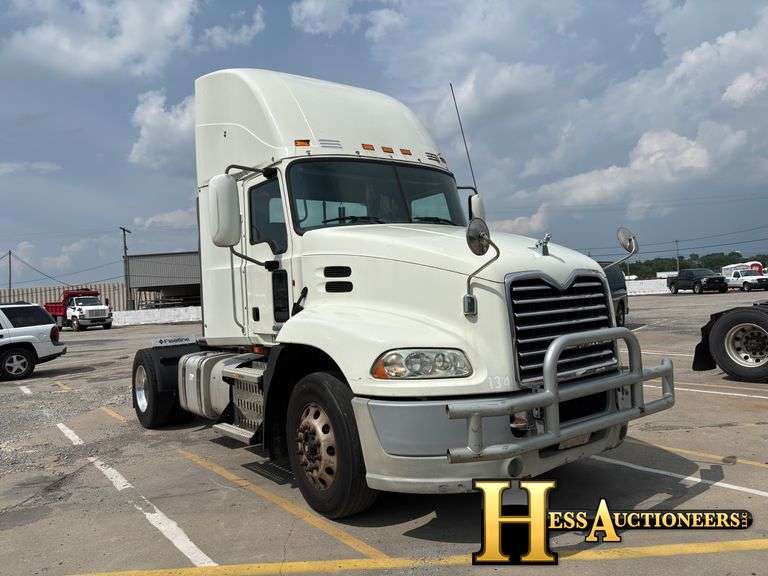 2013  MACK  CXU612  S/A DAYCAB