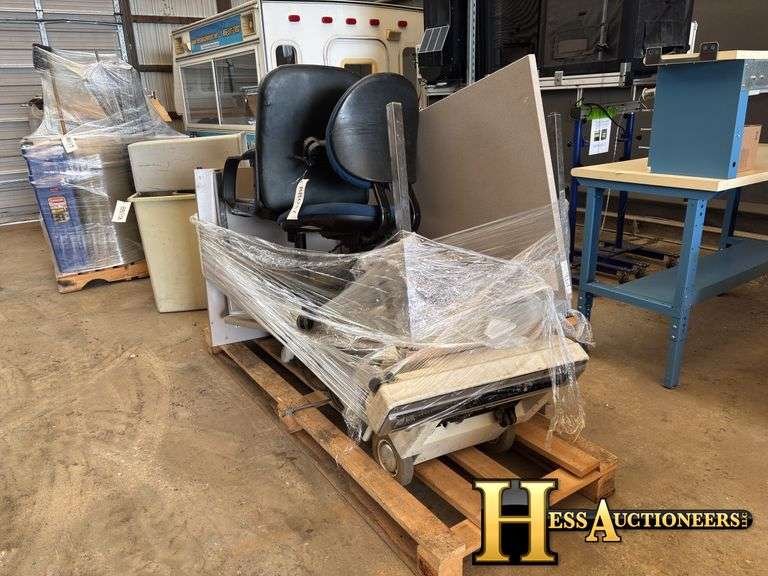 TABLE AND CHAIRS  OFFICE FURNITURE