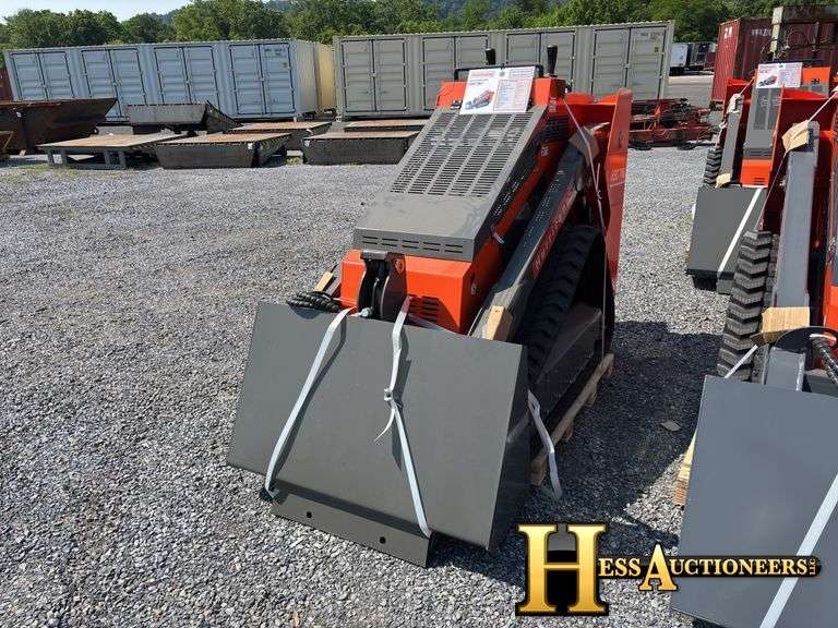 HURRICANE   HRC700  MINI COMPACT TRACK LOADER