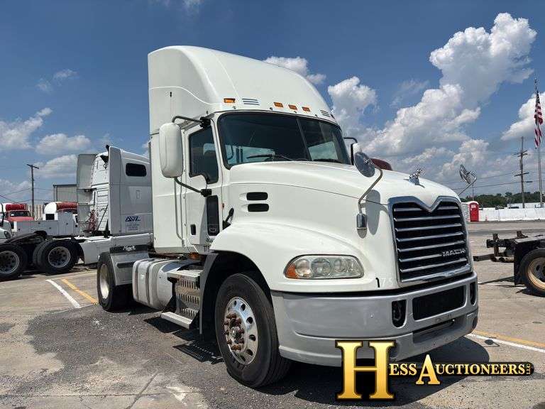 2013  MACK  CXU612  S/A DAYCAB