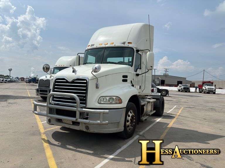 2013  MACK  CXU612  S/A DAYCAB