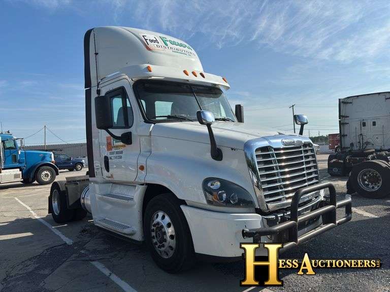 2014  FREIGHTLINER  CASCADIA  S/A DAYCAB