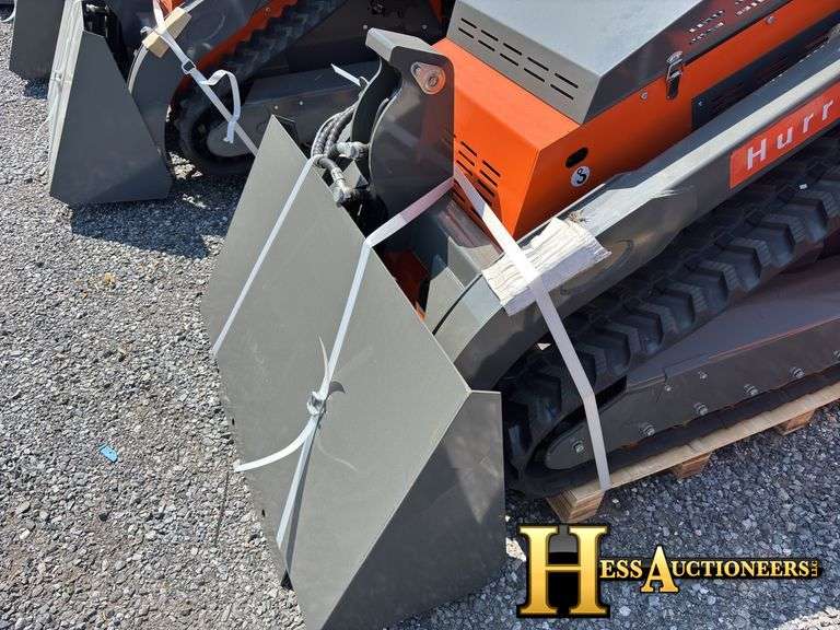 HURRICANE   HRC700  MINI COMPACT TRACK LOADER