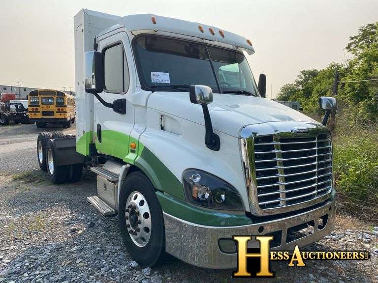 2016  FREIGHTLINER  CASCADIA  T/A DAYCAB, NON-RUNNER