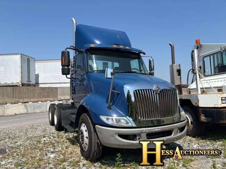 2010  INTERNATIONAL  8600  T/A DAYCAB, NON-RUNNER