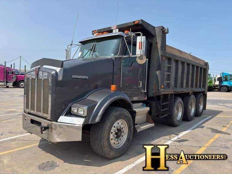 2001  KENWORTH  T800  TRI AXLE DUMP TRUCK