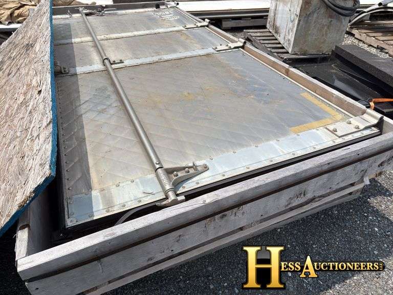 TRAILER SWING DOORS