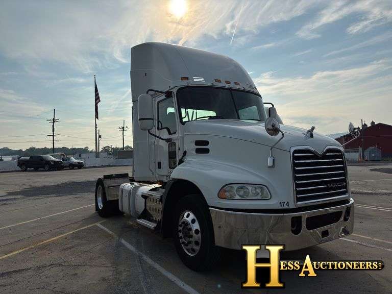 2013  MACK  CXU612  S/A DAYCAB