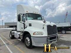 2013  MACK  CXU612  S/A DAYCAB
