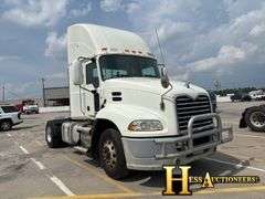 2013  MACK  CXU612  S/A DAYCAB