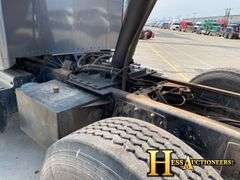 2001  KENWORTH  T800  TRI AXLE DUMP TRUCK