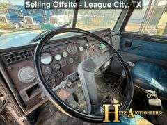 1988  PETERBILT  379  T/A DAYCAB