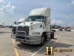 2013  MACK  CXU612  S/A DAYCAB