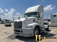 2013  MACK  CXU612  S/A DAYCAB