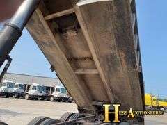 2001  KENWORTH  T800  TRI AXLE DUMP TRUCK