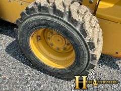 2012  JOHN DEERE  325  SKID LOADER
