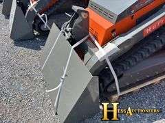 HURRICANE   HRC700  MINI COMPACT TRACK LOADER