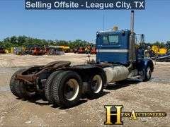 1988  PETERBILT  379  T/A DAYCAB