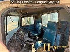 1988  PETERBILT  379  T/A DAYCAB