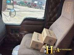 2001  KENWORTH  T800  TRI AXLE DUMP TRUCK