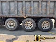 2001  KENWORTH  T800  TRI AXLE DUMP TRUCK