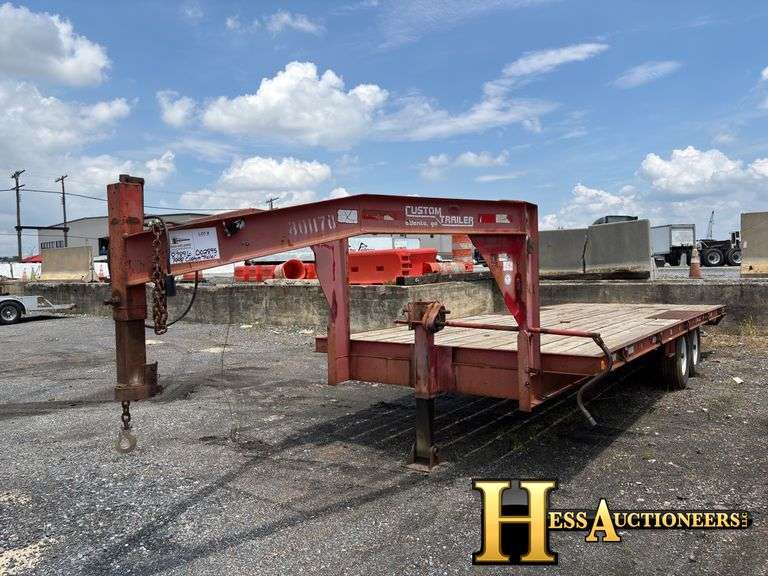 1998  CUSTOM  30'  GOOSENECK TRAILER