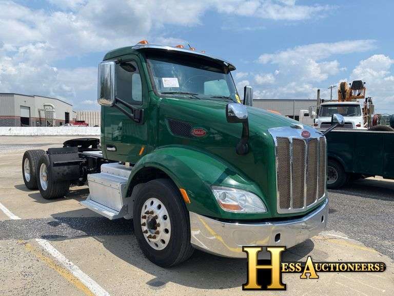 2017  PETERBILT  579  T/A DAYCAB
