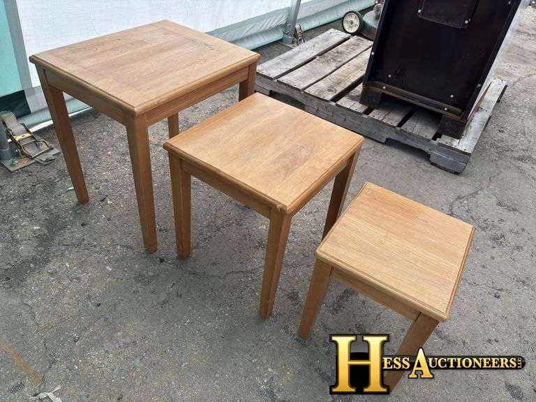 STACKABLE TABLES