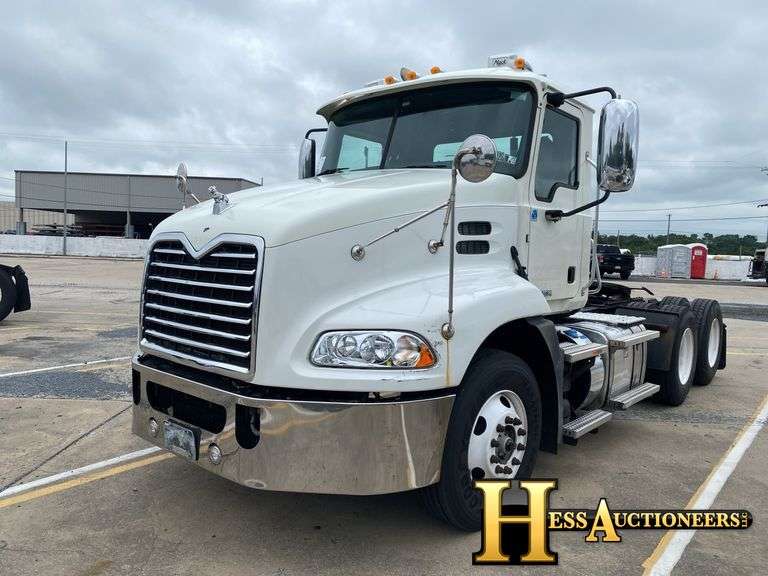 2015  MACK  CXU613  T/A DAYCAB