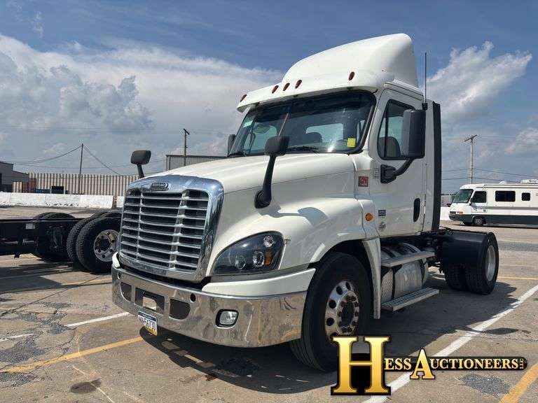 2015  FREIGHTLINER  CASCADIA 125  S/A DAYCAB