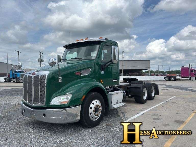 2015  PETERBILT  579  T/A DAYCAB