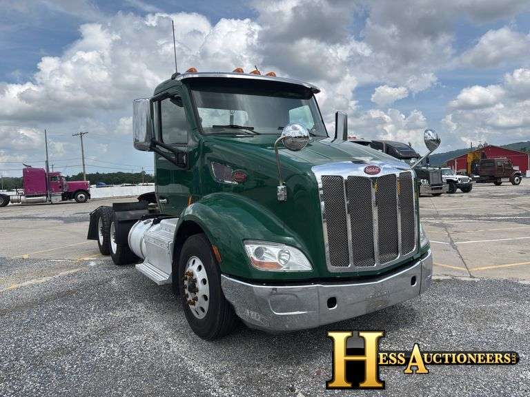 2015  PETERBILT  579  T/A DAYCAB