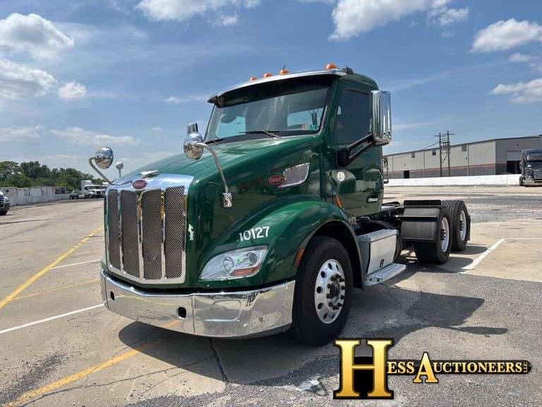 2015  PETERBILT  579  T/A DAYCAB
