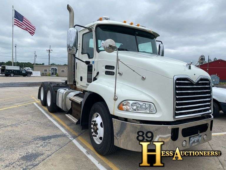 2015  MACK  CXU613  T/A DAYCAB