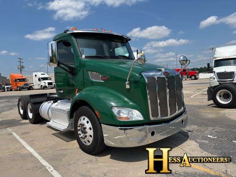 2015  PETERBILT  579  T/A DAYCAB