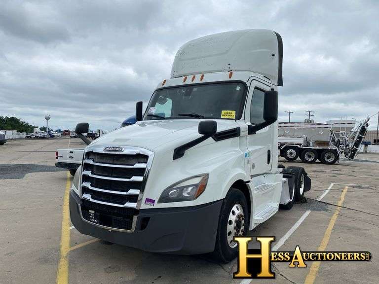 2018  FREIGHTLINER  CASCADIA  T/A DAYCAB