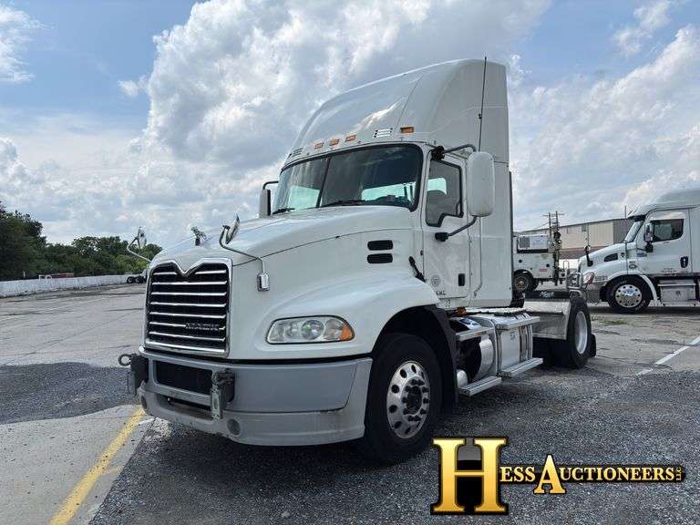 2013  MACK  CXU612  S/A DAYCAB