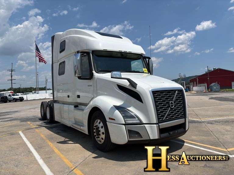 2020  VOLVO  VNL860  T/A SLEEPER