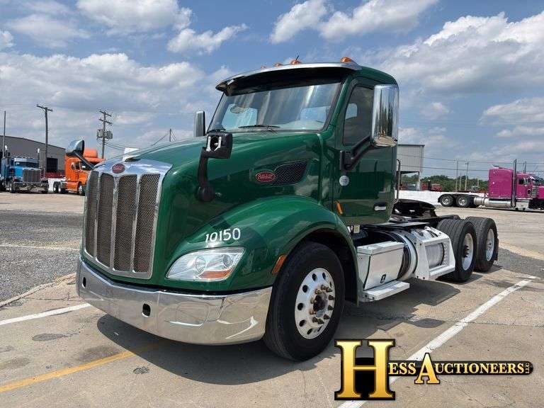 2017 PETERBILT 579 T/A DAYCAB