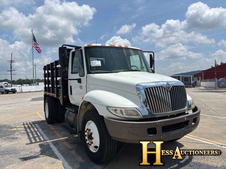 2004  INTERNATIONAL  4300  FLATBED TRUCK