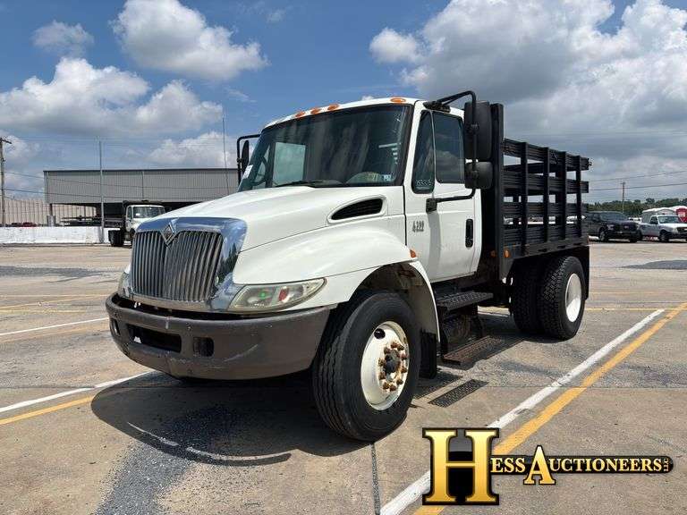 2004  INTERNATIONAL  4300  FLATBED TRUCK