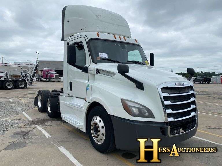 2018  FREIGHTLINER  CASCADIA  T/A DAYCAB