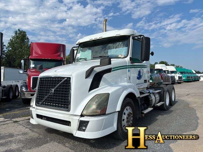 2014  VOLVO  VNL  T/A DAYCAB