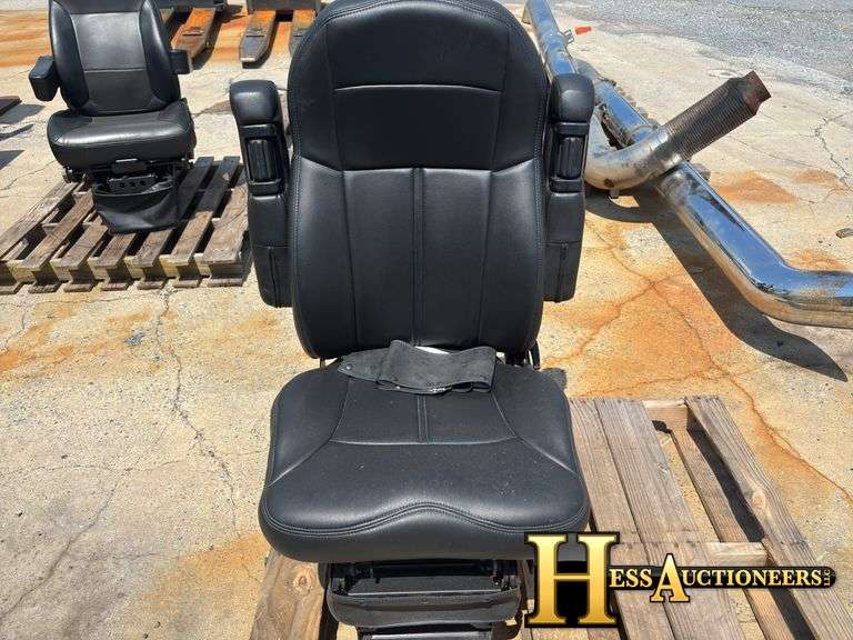 TRUCK SEAT   TRUCK PART