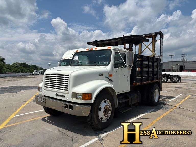 2000  INTERNATIONAL  4700  FLATBED TRUCK
